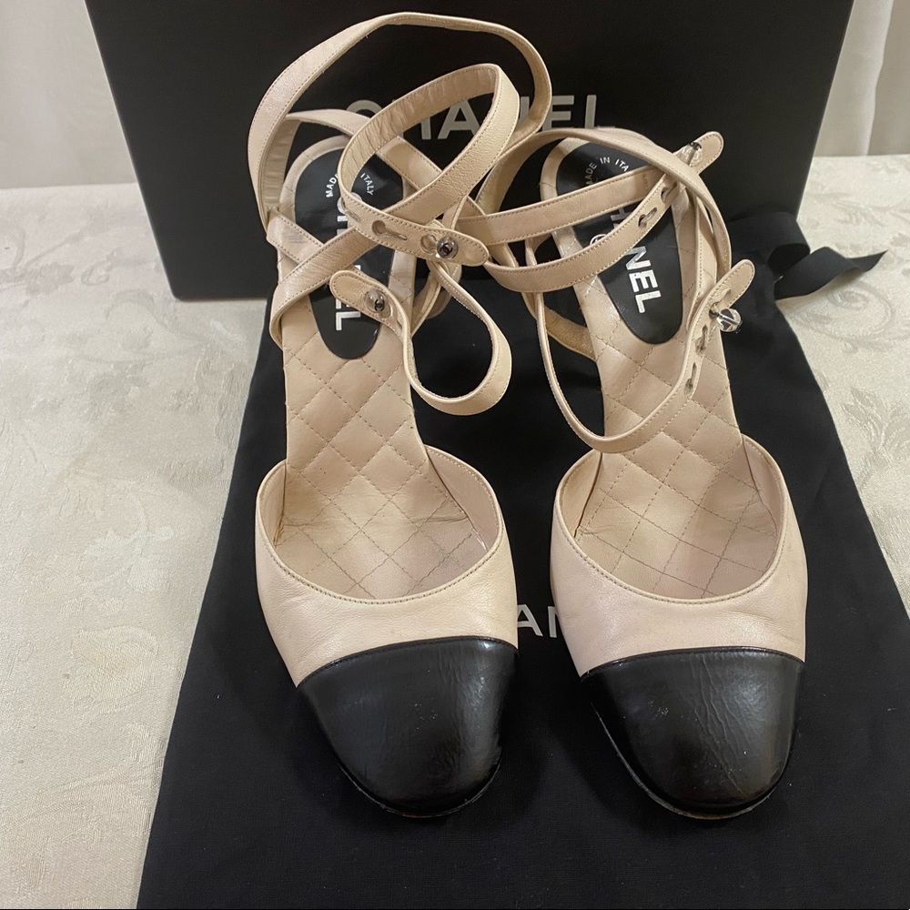 🆕 Chanel two tone strappy heels 💃 - Picture 2 of 9